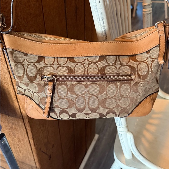 Coach Tan and Brown Signature Shoulder Bag Y2K - Picture 2 of 16